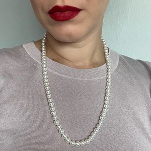 Vintage Sarah Coventry faux pearl long necklace. Excellent vintage condition.